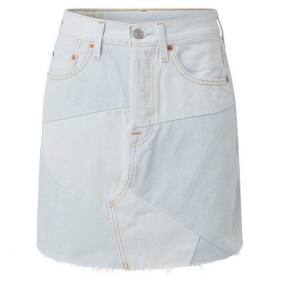 Levi’s High Rise Light Wash Deconstructed Jean Patchwork Raw Hem Skirt NWT 28 - Picture 3 of 16